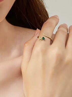 Delicate Gold-plated Open Ring | Branch/Antler Design & Green Gemstone Accent